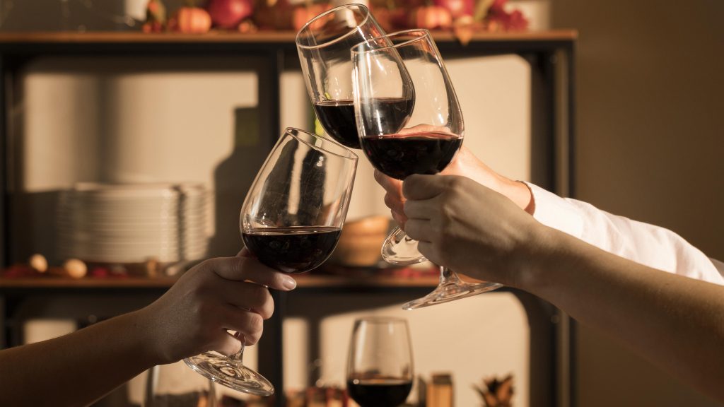 ¿Por qué el vino se toma en copa y no en vaso?